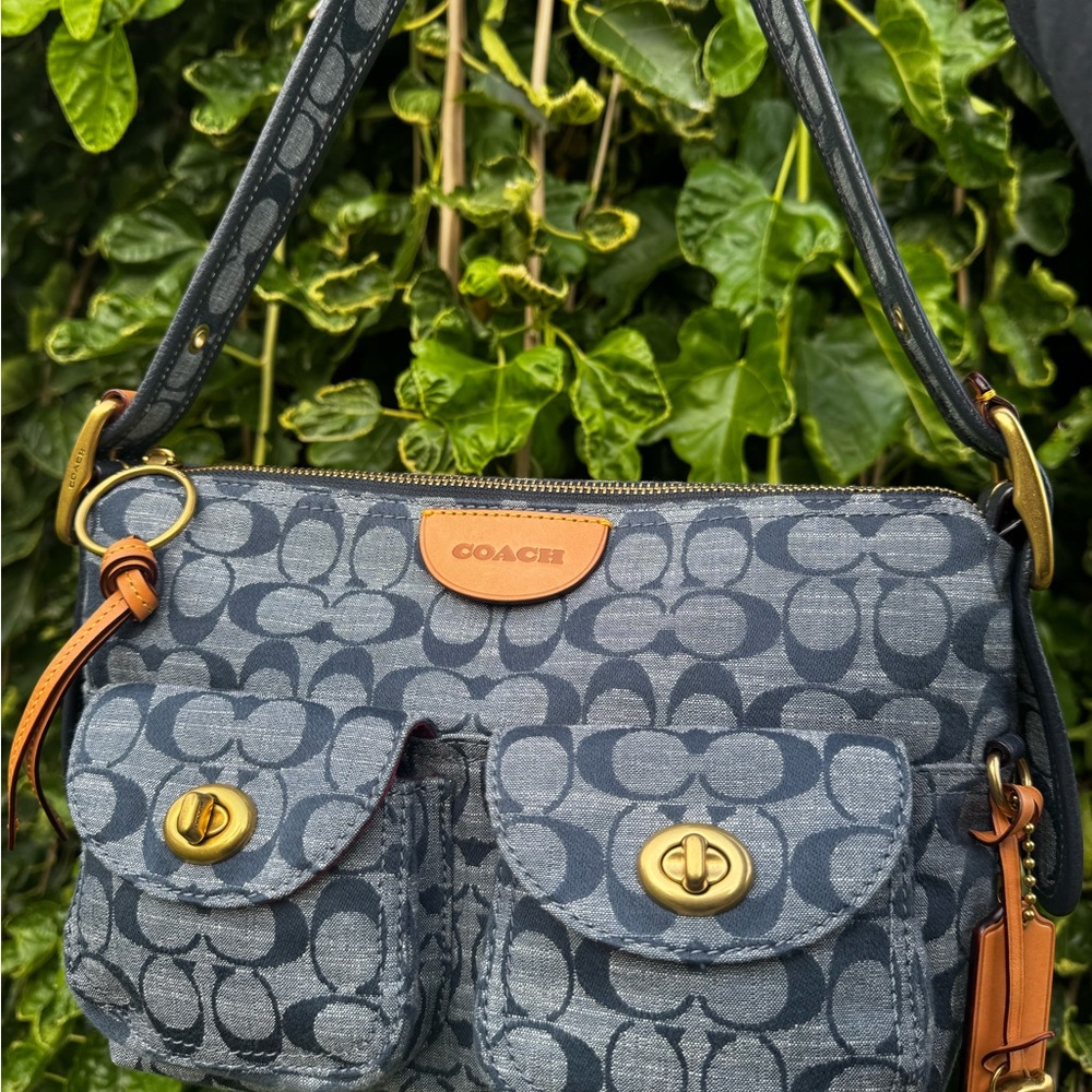 Cargo Shoulder Bag 29 In Signature Chambray